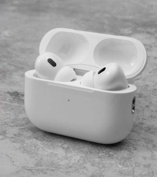 Apple's Camera AirPods Are Nearly Ready — but Its Own Executives Are Waving Red Flags
