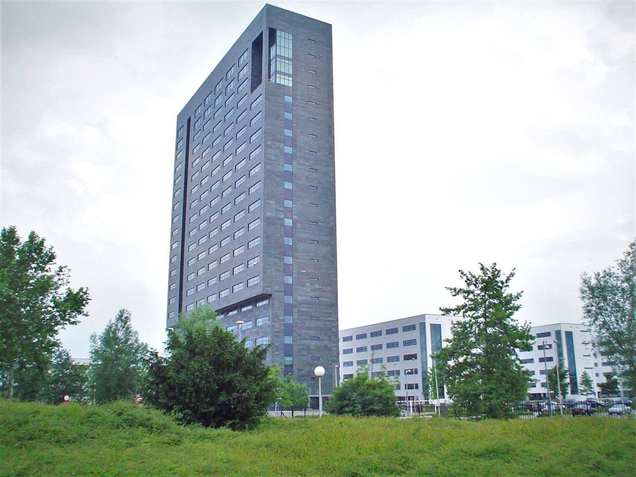 ASML Says Chipmakers Want to Book Machines for 2029 and 2030 After a €5B Quarter